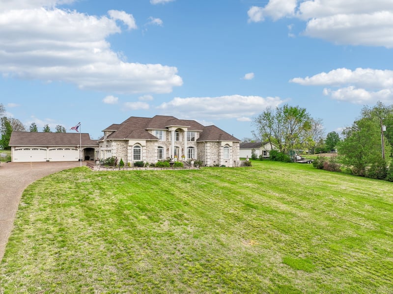 1011 Robertson Rd, Gallatin, TN 37066