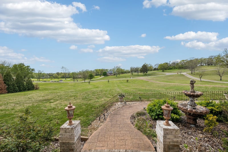 1011 Robertson Rd, Gallatin, TN 37066