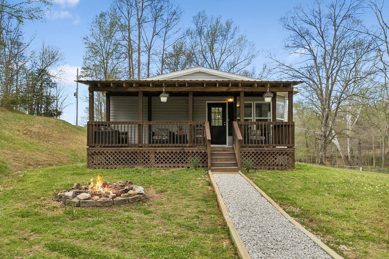 805 Harris Rd, Dickson, TN 37055