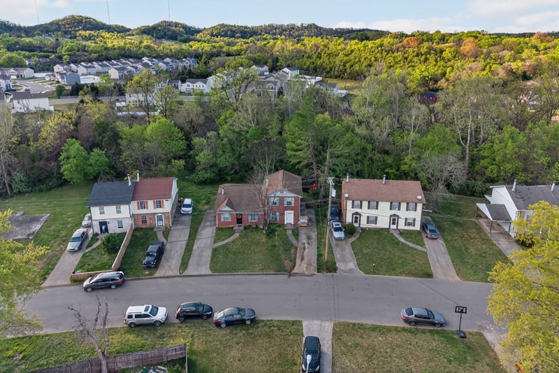 1348 Bellshire Terrace Dr, Nashville, TN 37207