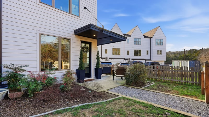 331 E Village Ln, Nashville, TN 37216