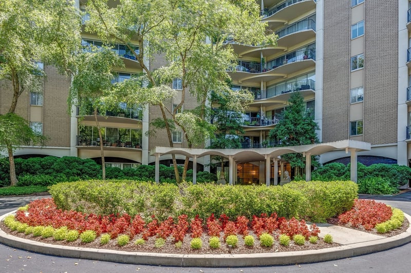4215 Harding Pike #402, Nashville, TN 37205