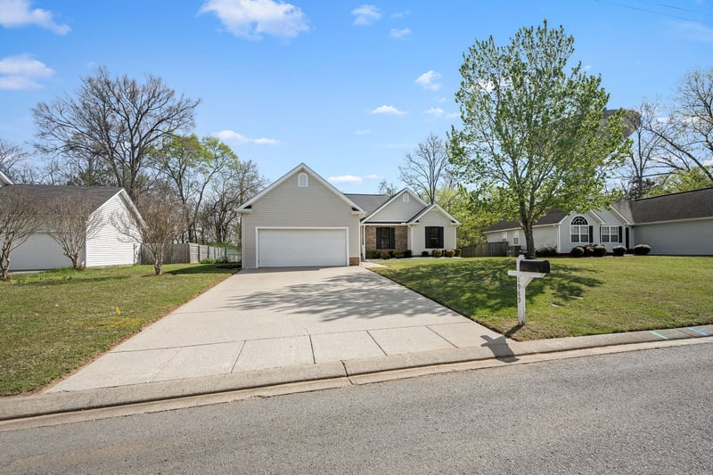 1989 Stoney Meadow Dr, Murfreesboro, TN 37128