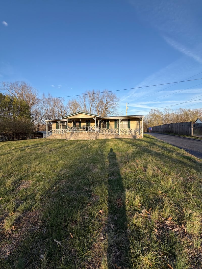 128 Hood Rd, Cottontown, TN 37048