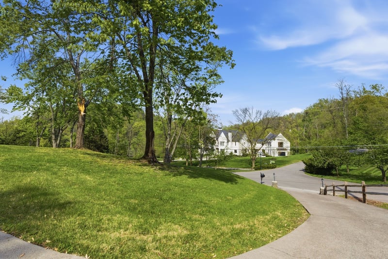 5809 Still Hollow Rd, Nashville, TN 37215