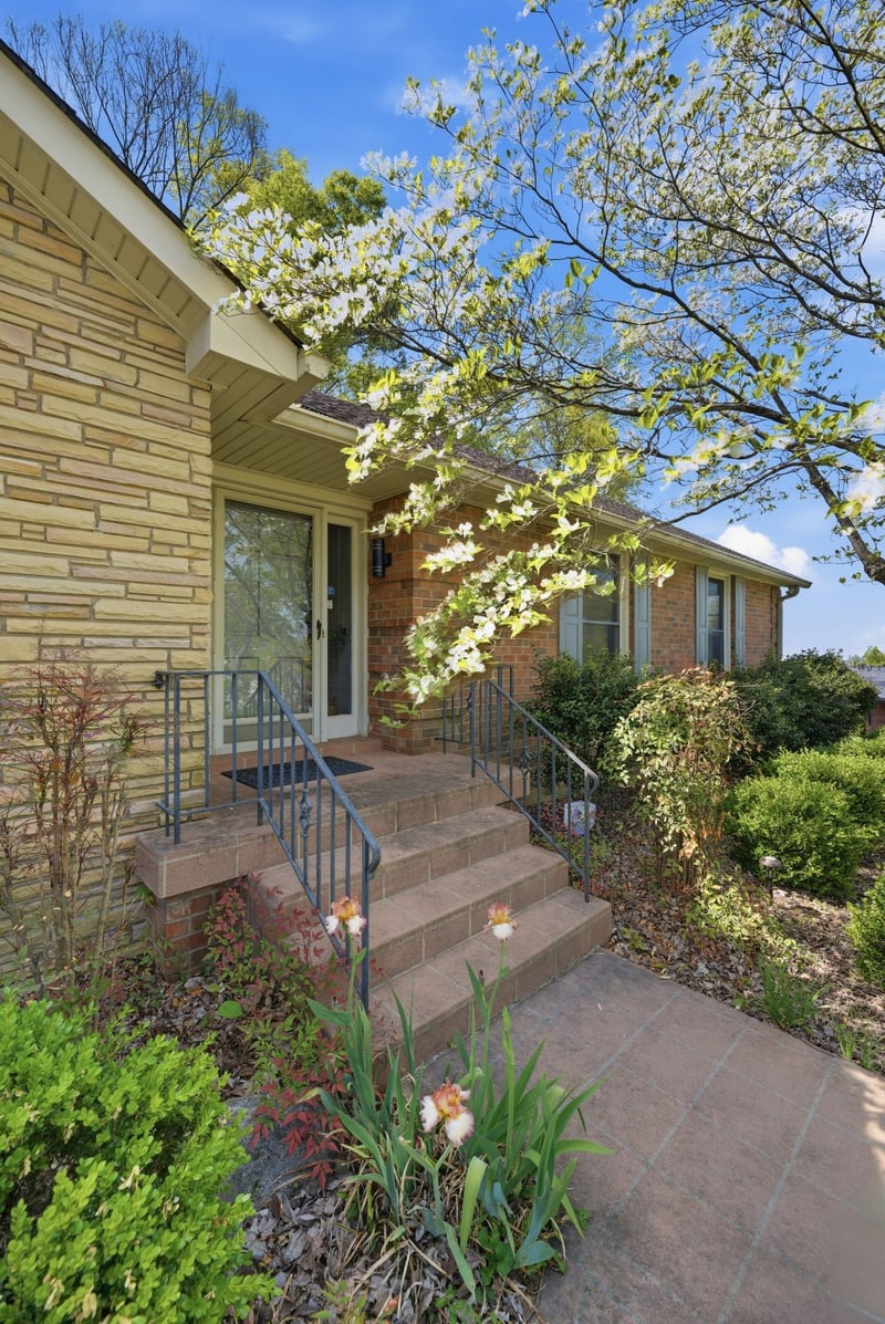 5809 Still Hollow Rd, Nashville, TN 37215