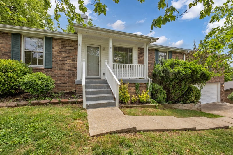 101 Forest Meadows Dr, Hendersonville, TN 37075