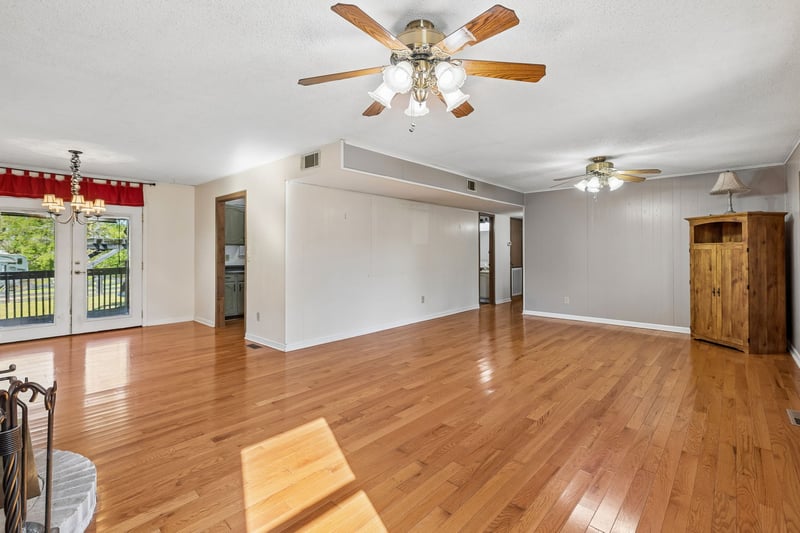 2318 Huckaby Rd, Columbia, TN 38401