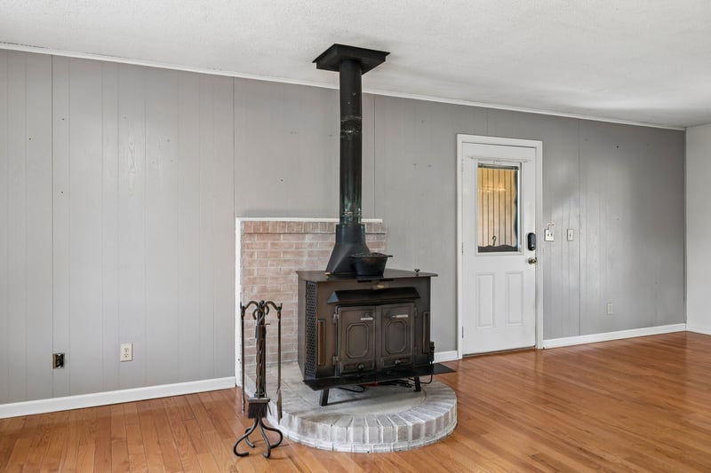 2318 Huckaby Rd, Columbia, TN 38401