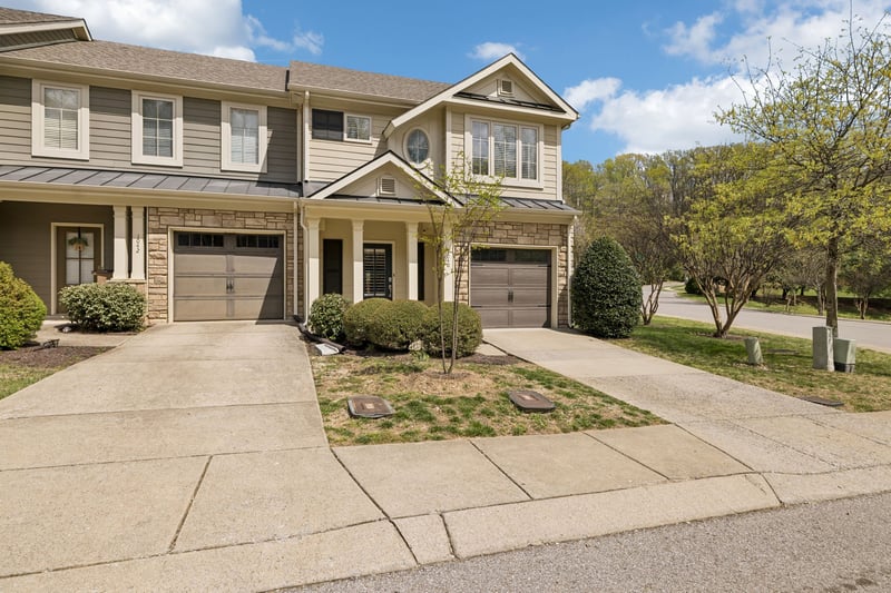 1040 Woodbury Falls Dr, Nashville, TN 37221