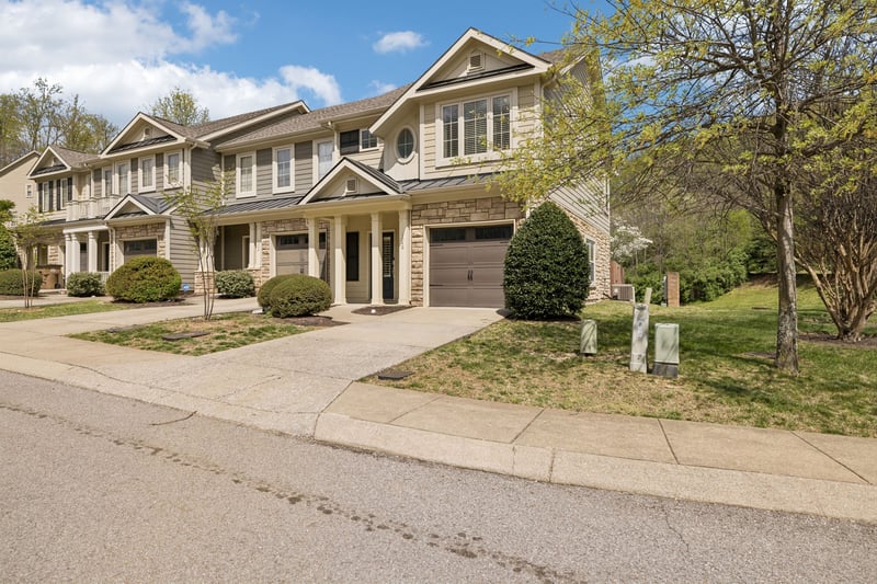 1040 Woodbury Falls Dr, Nashville, TN 37221