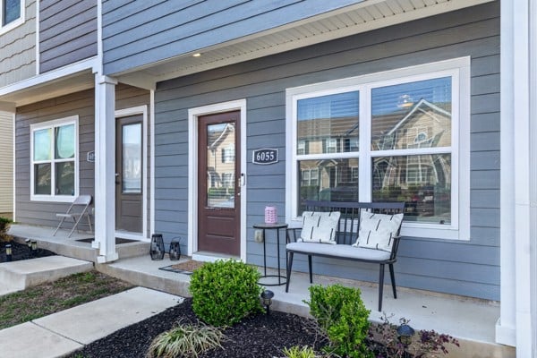 6055 Cullen Dr, La Vergne, TN 37086