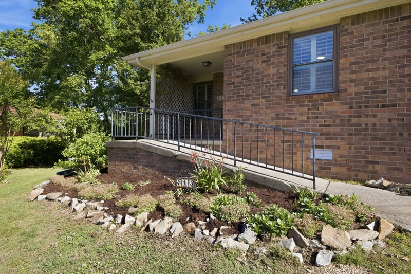 413 Deer Lake Dr, Nashville, TN 37221