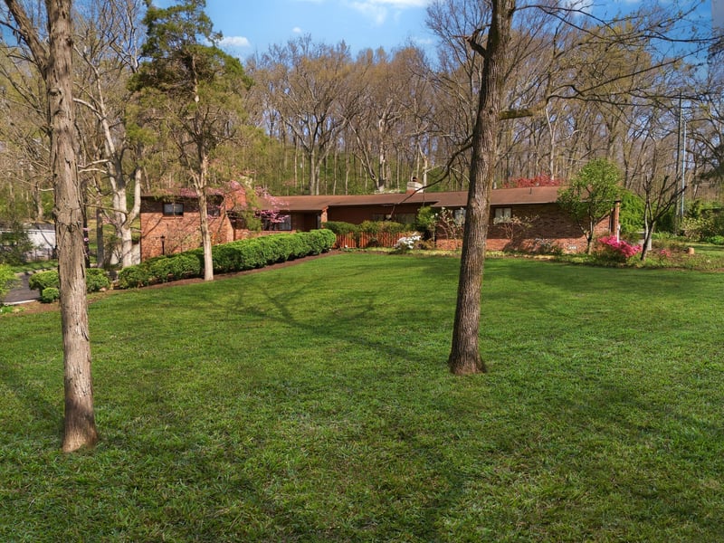 6002 Hickory Valley Rd, Nashville, TN 37205
