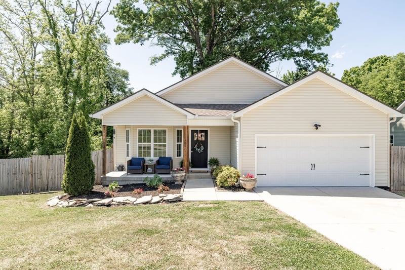 1305 Park Mere Dr, Columbia, TN 38401