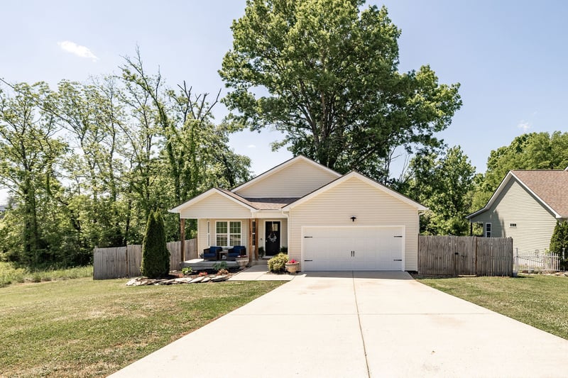 1305 Park Mere Dr, Columbia, TN 38401