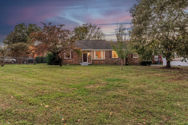 2205 Crestline Dr, Nashville, TN 37214