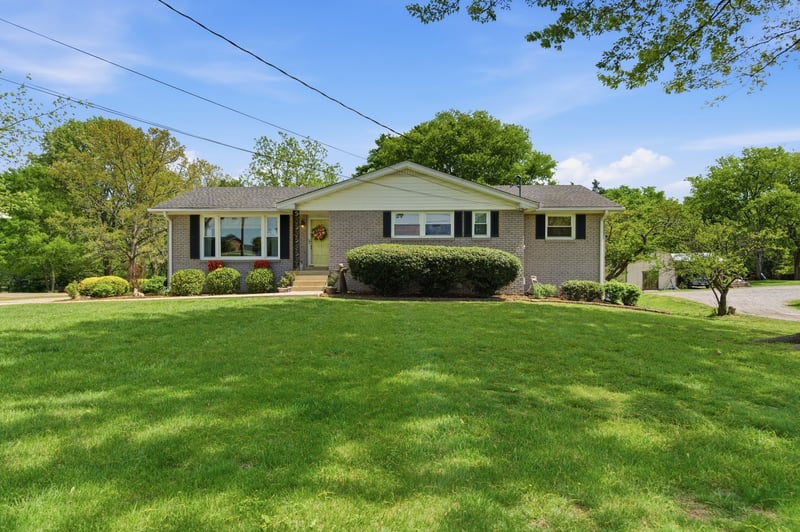 141 Maple Dr, Hendersonville, TN 37075