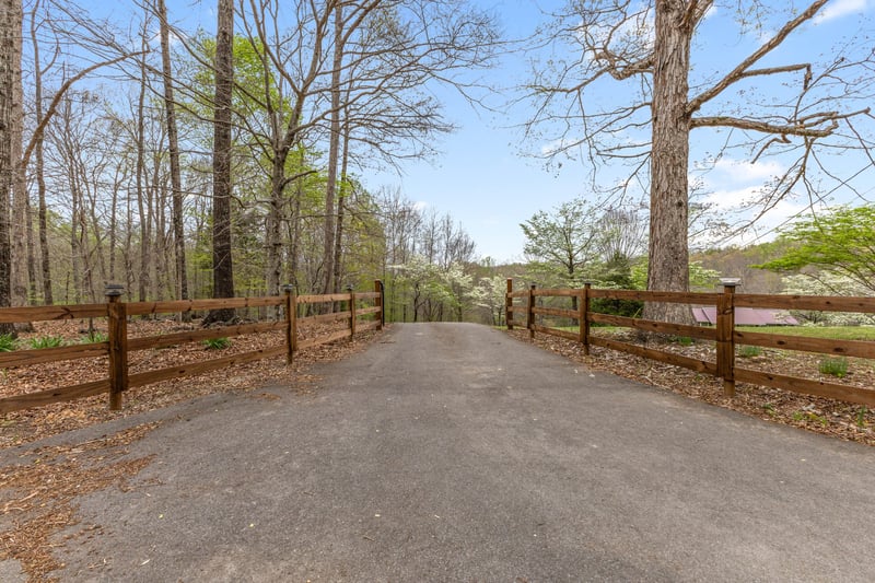 180 Hill Rd, Vanleer, TN 37181