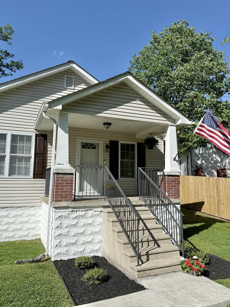 413 W 5th St, Dickson, TN 37055
