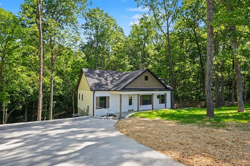 1475 Spann Rd, Charlotte, TN 37036