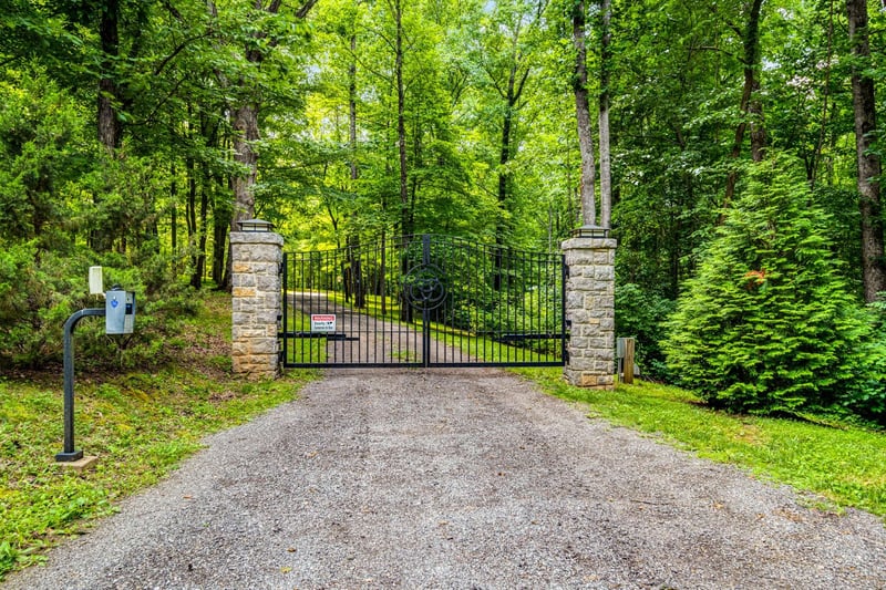 8454 Lewis Rd, Nashville, TN 37221