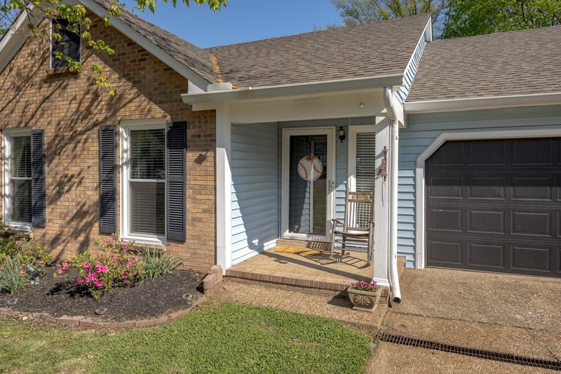 5037 English Village Dr, Nashville, TN 37211