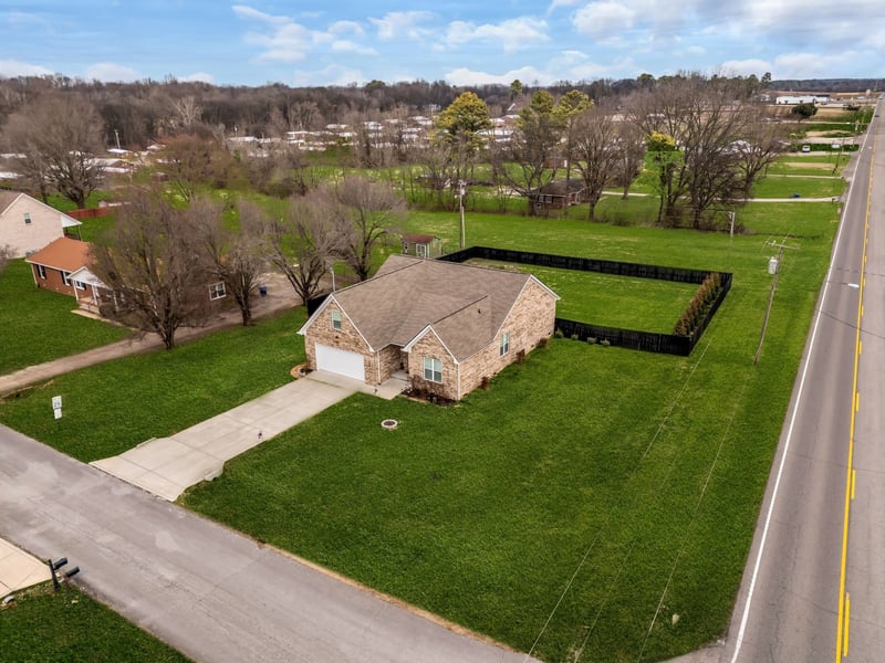 700 Redwood Cir, Columbia, TN 38401