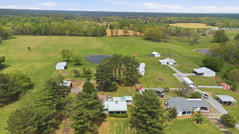 2495 Highway 52 , Portland, TN 37148