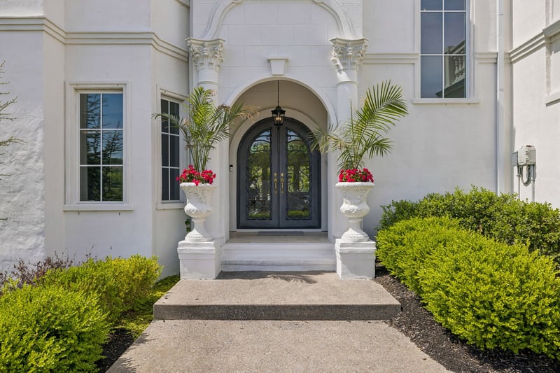 1077 Stockett Dr, Nashville, TN 37221