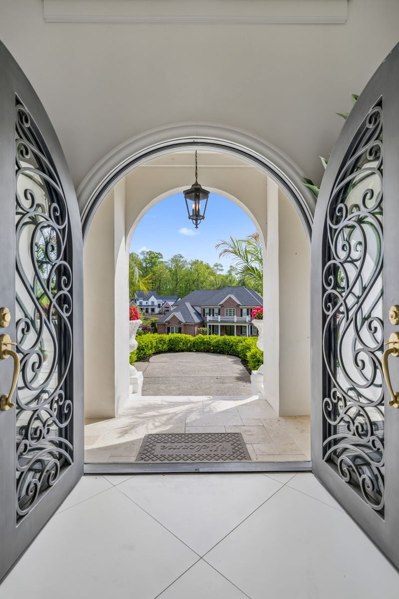 1077 Stockett Dr, Nashville, TN 37221