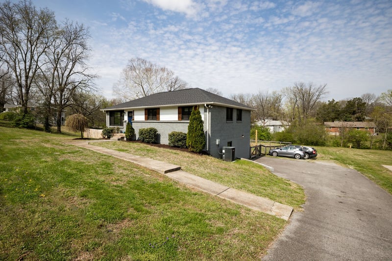 909 N Graycroft Ave, Madison, TN 37115