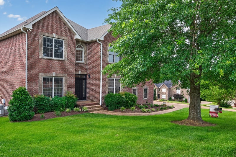 1030 Tower Hill Ln, Hendersonville, TN 37075