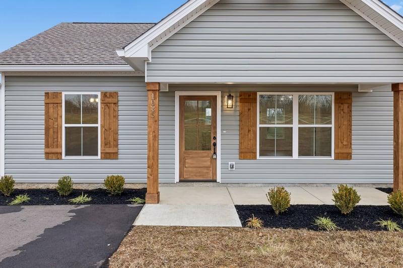 1035 Landing Ln, Adams, TN 37010