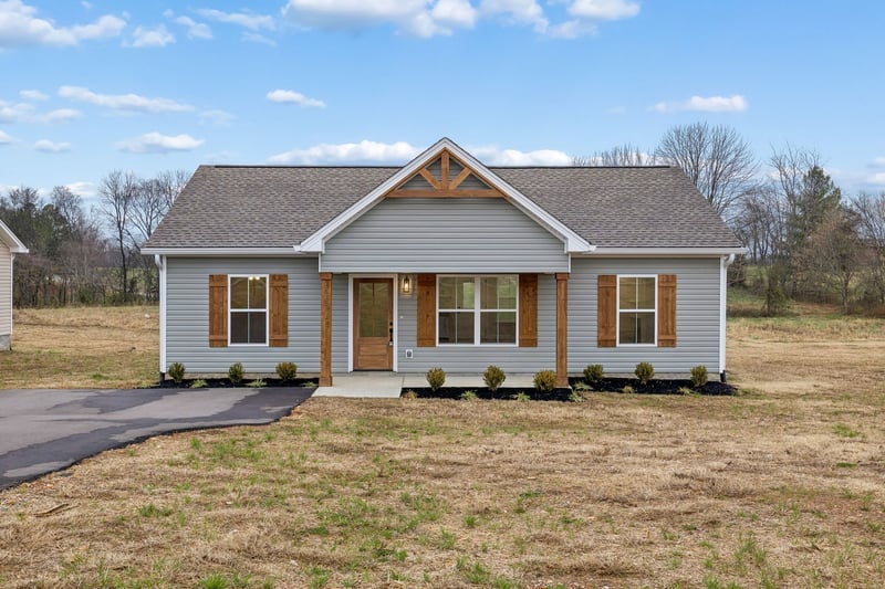 1035 Landing Ln, Adams, TN 37010