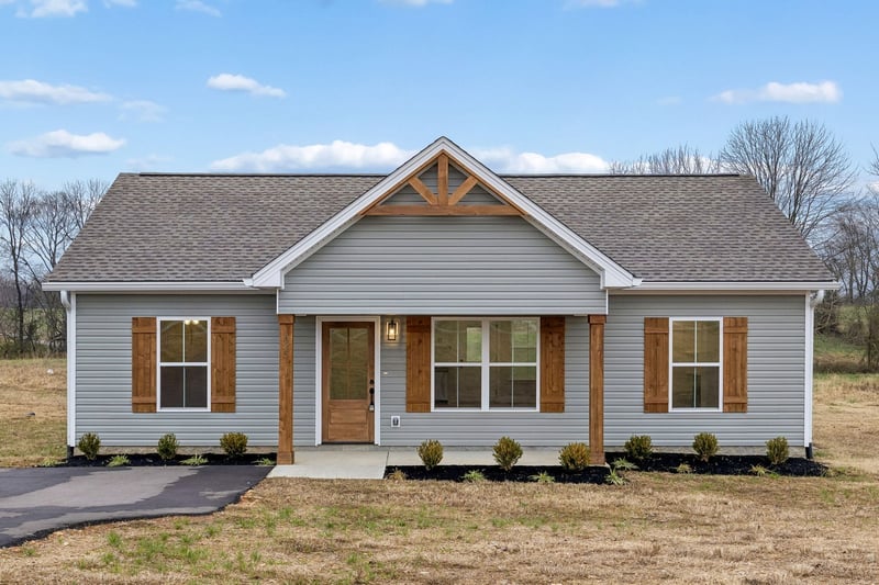 1035 Landing Ln, Adams, TN 37010