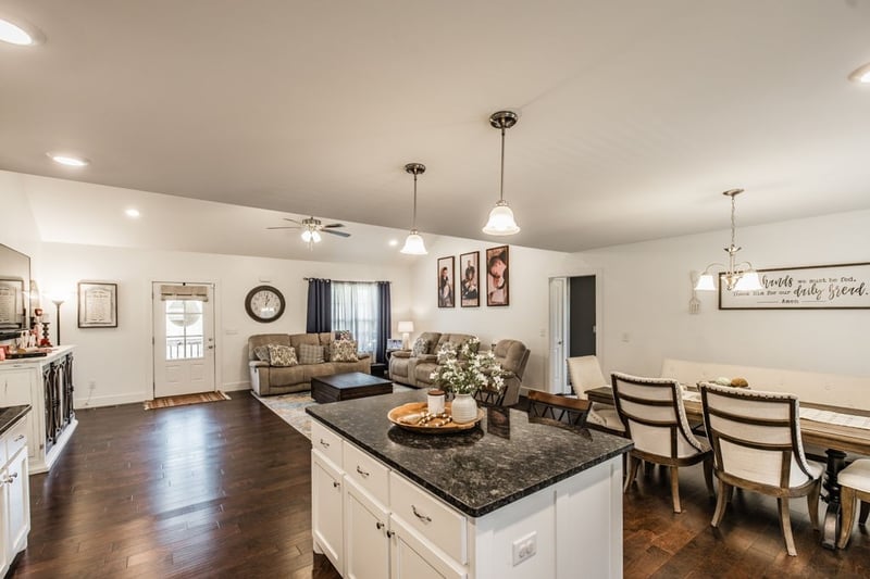 1007 Smiley Troutt Rd, Bethpage, TN 37022