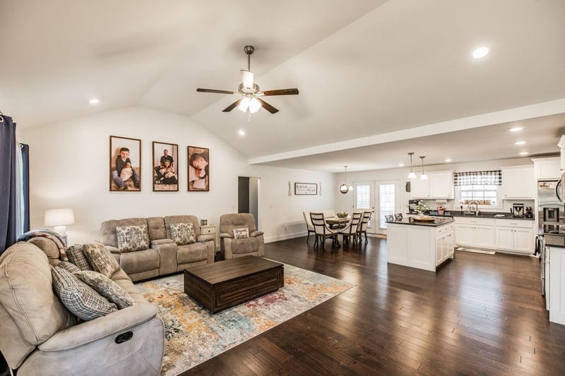1007 Smiley Troutt Rd, Bethpage, TN 37022
