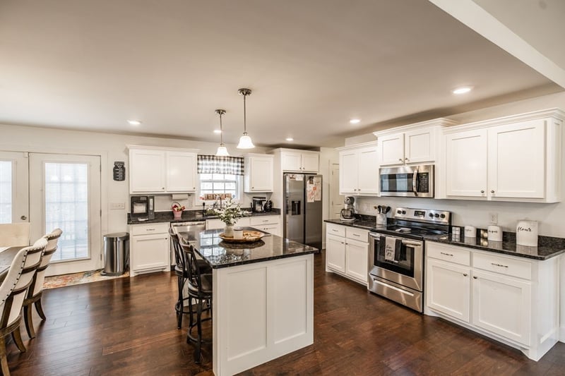 1007 Smiley Troutt Rd, Bethpage, TN 37022