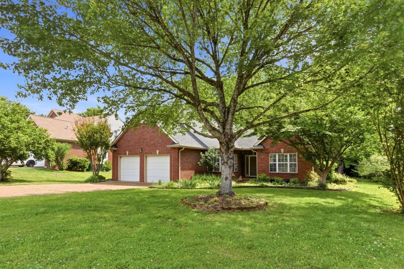 2646 Churchill Dr, Thompsons Station, TN 37179