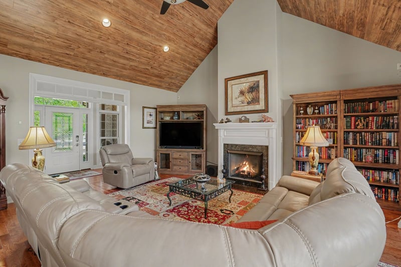 707 Farmington Dr, Lebanon, TN 37087