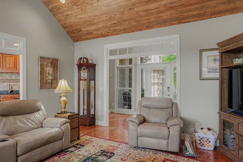 707 Farmington Dr, Lebanon, TN 37087