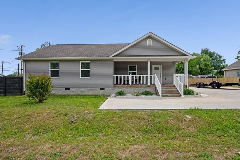 403 W College St, Watertown, TN 37184