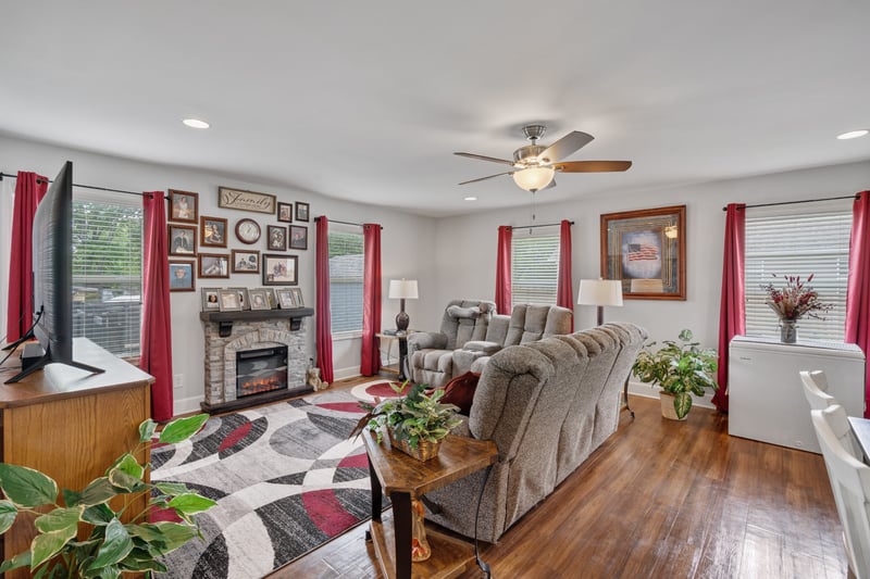 403 W College St, Watertown, TN 37184