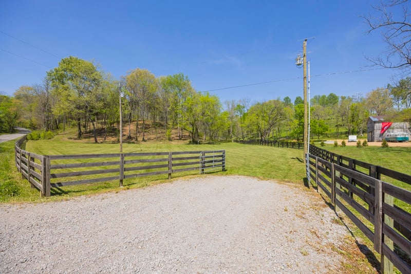 1 Johnson Hollow Rd, Thompsons Station, TN 37179