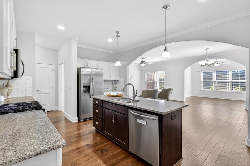 1386 Whispering Oaks Dr, Lebanon, TN 37090
