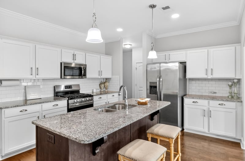 1386 Whispering Oaks Dr, Lebanon, TN 37090