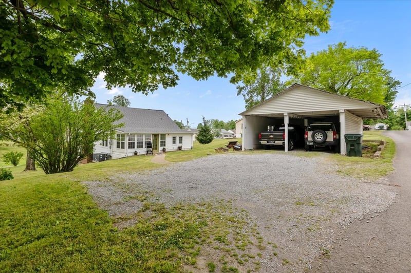 412 High St, Dickson, TN 37055