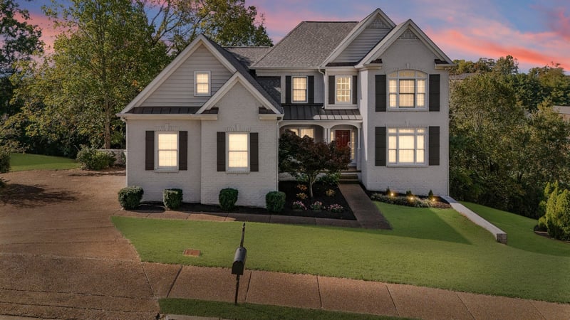 6040 Woodland Hills Dr, Nashville, TN 37211