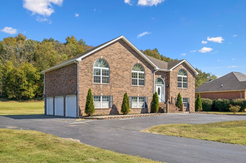 3679 Old Greenbrier Pike, Springfield, TN 37172